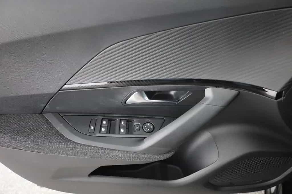Peugeot 2008 PureTech 130 Aut. LED Tempomat AppleAndroid 09/2025-photo-20