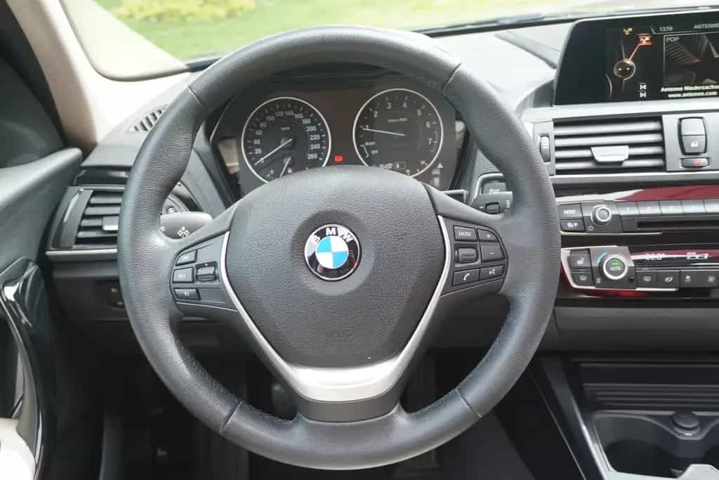 BMW 118 i Sport Line Navi AHK Tempomat Sitzheizung 03/2017-photo-16