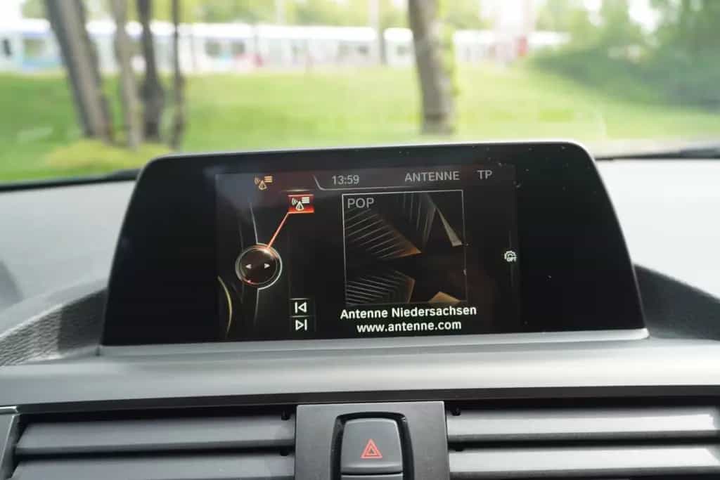 BMW 118 i Sport Line Navi AHK Tempomat Sitzheizung 03/2017-photo-18