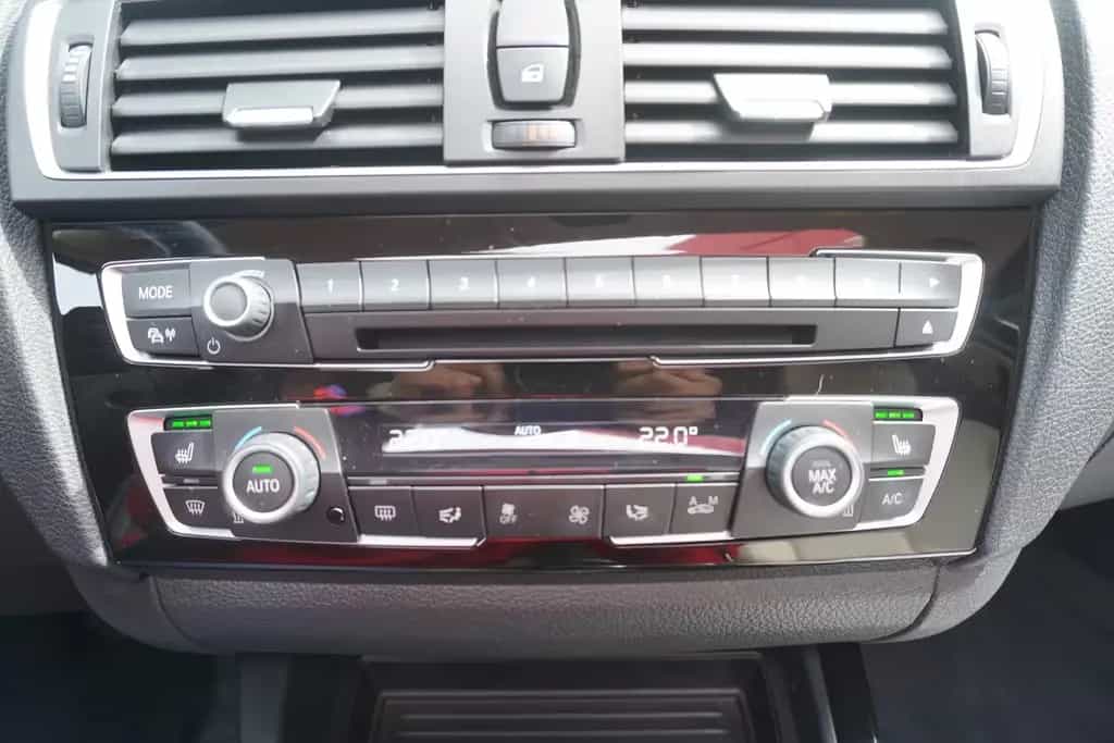 BMW 118 i Sport Line Navi AHK Tempomat Sitzheizung 03/2017-photo-21