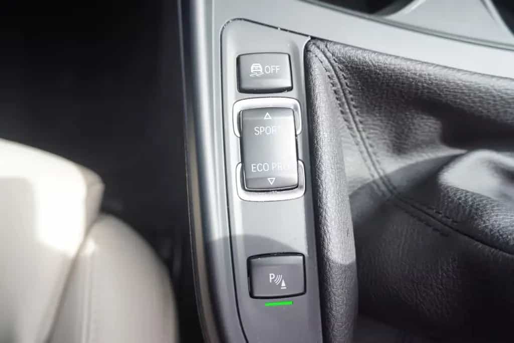 BMW 118 i Sport Line Navi AHK Tempomat Sitzheizung 03/2017-photo-22
