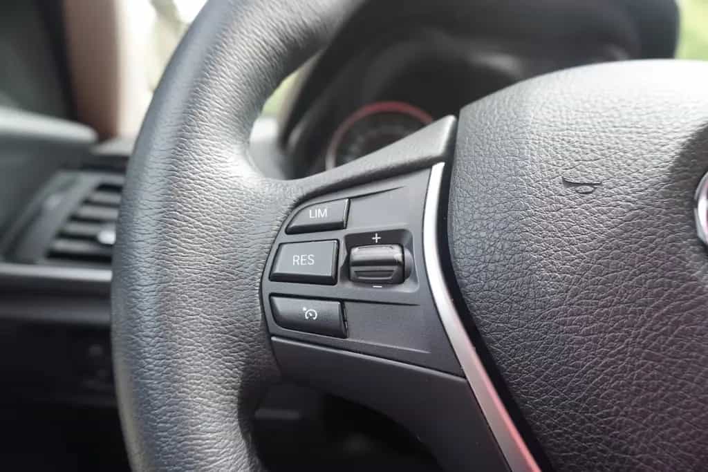 BMW 118 i Sport Line Navi AHK Tempomat Sitzheizung 03/2017-photo-23