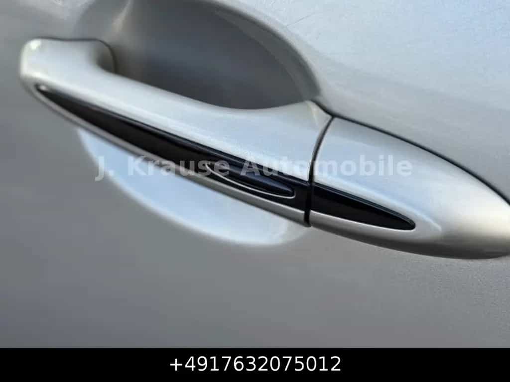Jaguar XJ 5.0 V8 Portfolio Pano 22Zoll DigiTacho Keyl. 01/2012-photo-26