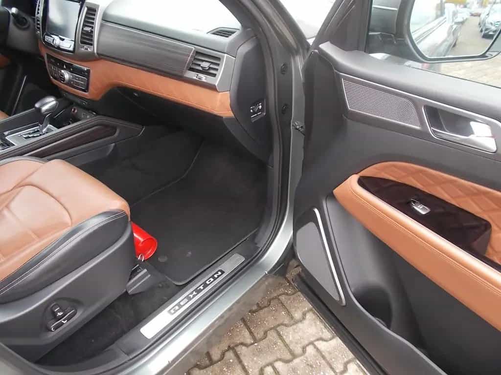 Ssangyong REXTON Sapph. 4WD AT AHK Leder SD Navi Alu20" 03/2020-photo-31