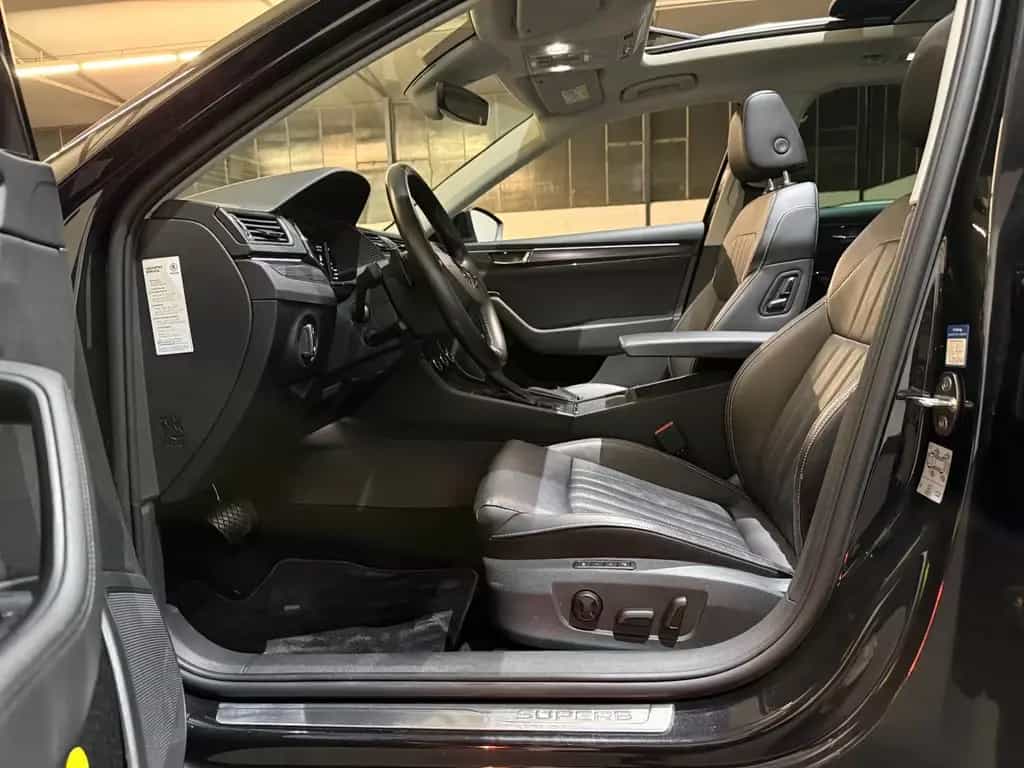 Skoda Superb Combi Premium Edition/360KAM/LED/DCC/PANO 11/2021-photo-15