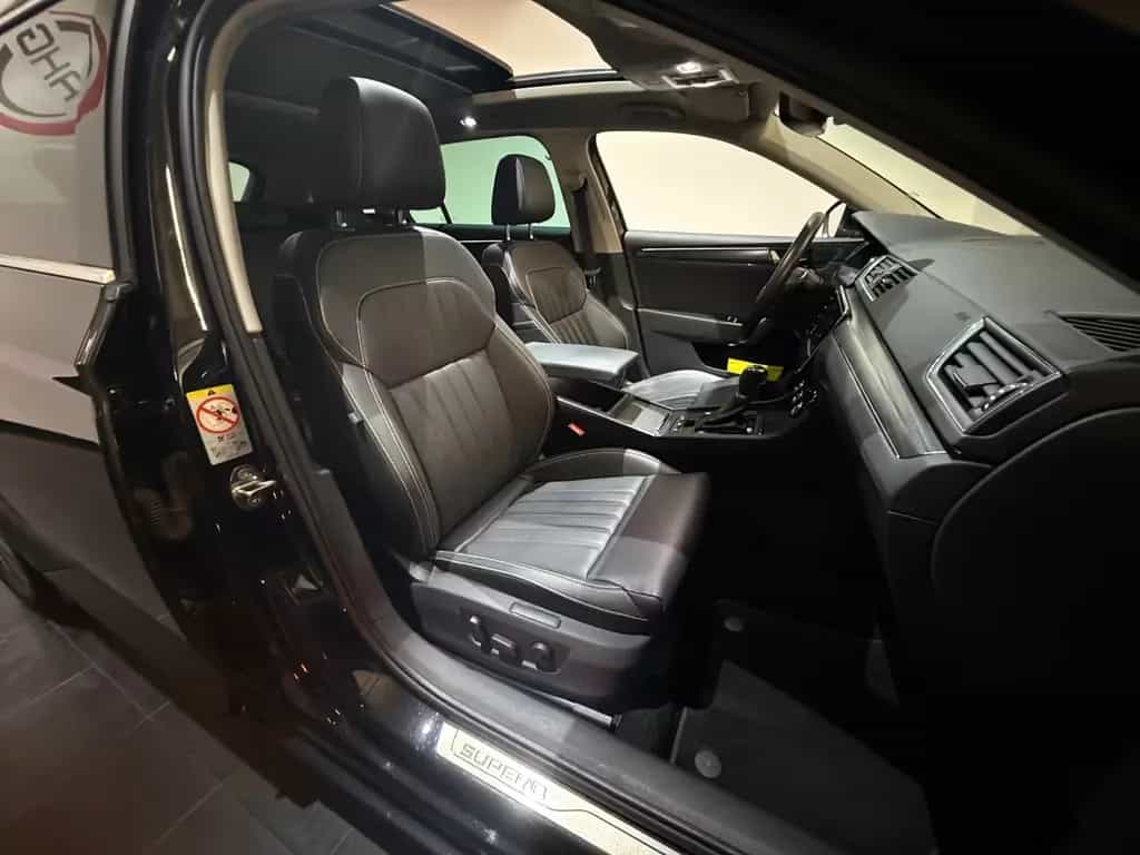 Skoda Superb Combi Premium Edition/360KAM/LED/DCC/PANO 11/2021-photo-22