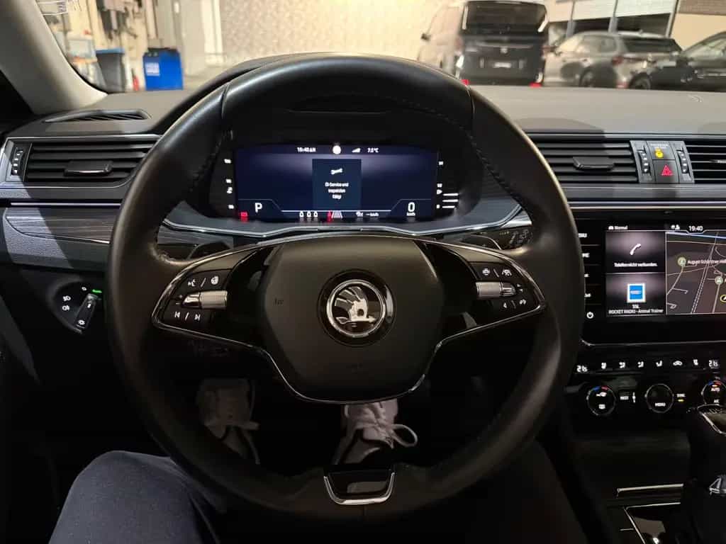 Skoda Superb Combi Premium Edition/360KAM/LED/DCC/PANO 11/2021-photo-27