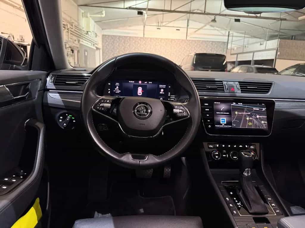Skoda Superb Combi Premium Edition/360KAM/LED/DCC/PANO 11/2021-photo-28