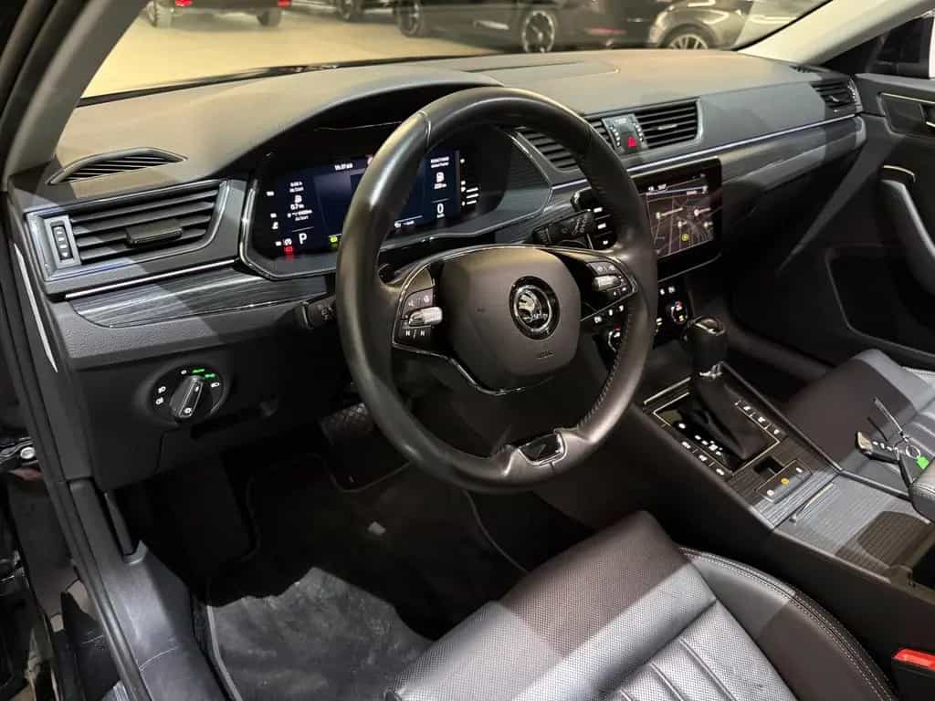 Skoda Superb Combi Premium Edition/360KAM/LED/DCC/PANO 11/2021-photo-29