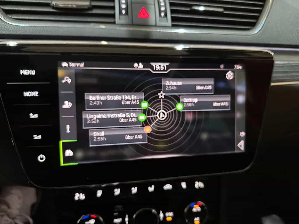 Skoda Superb Combi Premium Edition/360KAM/LED/DCC/PANO 11/2021-photo-32