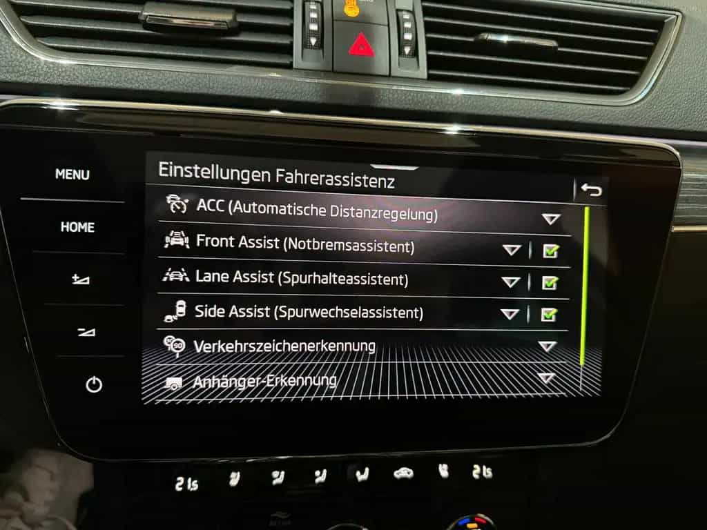 Skoda Superb Combi Premium Edition/360KAM/LED/DCC/PANO 11/2021-photo-35