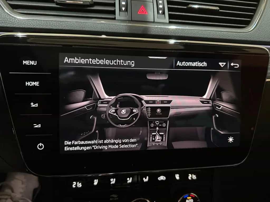 Skoda Superb Combi Premium Edition/360KAM/LED/DCC/PANO 11/2021-photo-39
