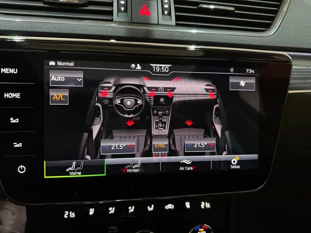 Skoda Superb Combi Premium Edition/360KAM/LED/DCC/PANO 11/2021-photo-40