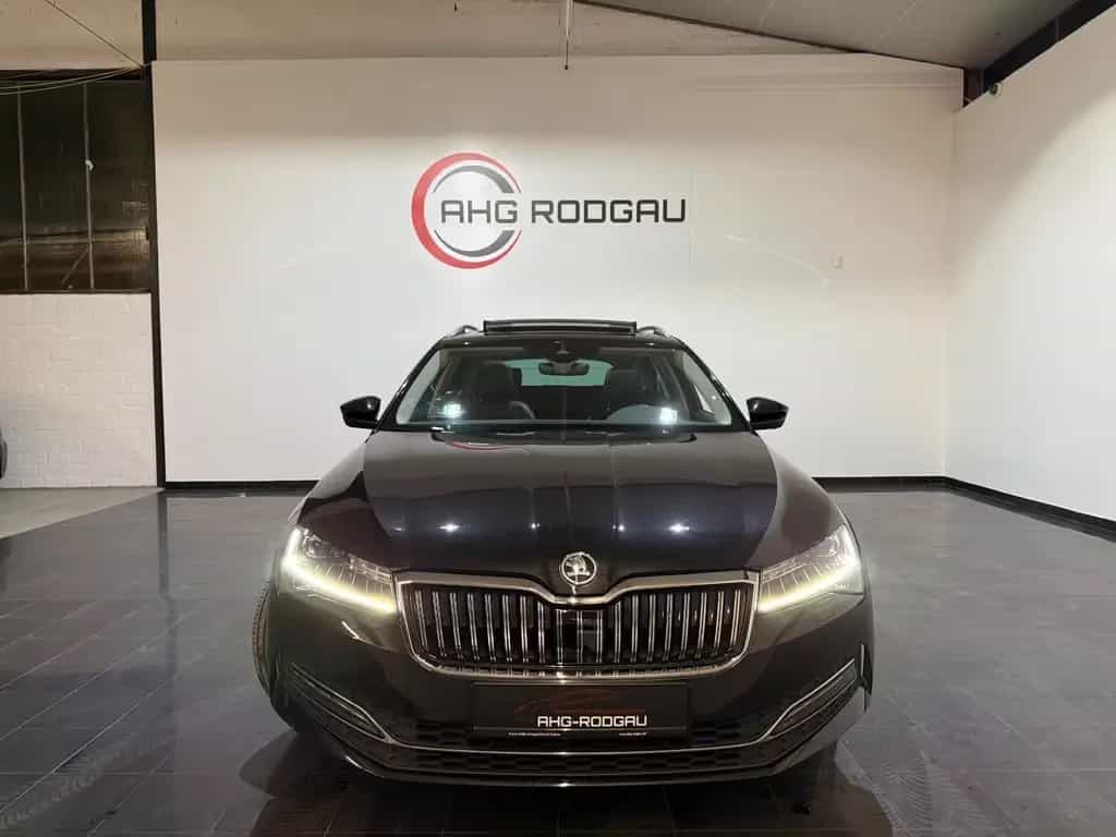 Skoda Superb Combi Premium Edition/360KAM/LED/DCC/PANO 11/2021-photo-8