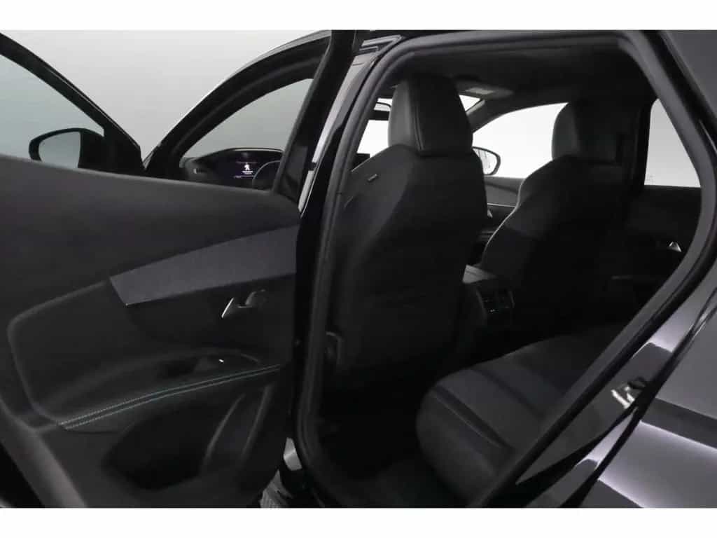 Peugeot 3008 1.2PureTech 130 Aut.Allure Pack+LED+NAVI 03/2023-photo-18