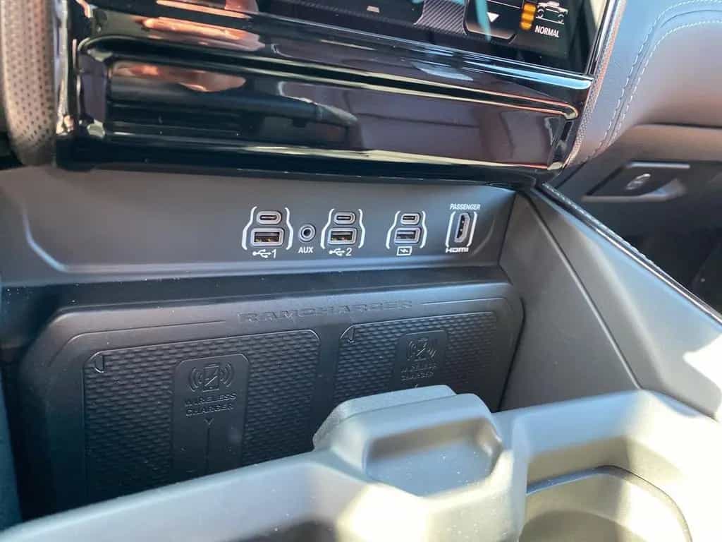Dodge RAM 1500 Limited Night Crew Cab null-photo-22