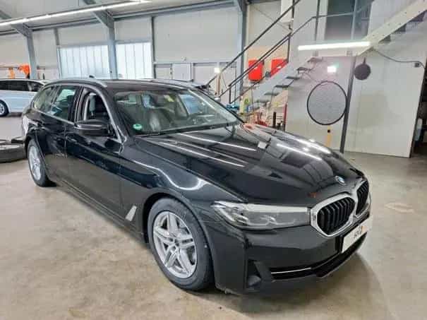 BMW 5 Series 520d Touring LED/NAVI/LEDER/DAB 10/2020-photo-1