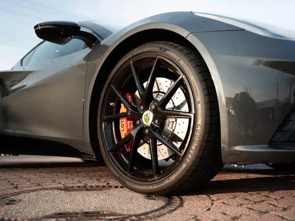Lotus Emira First Edition V6  *neuwertig* 02/2024-photo-19