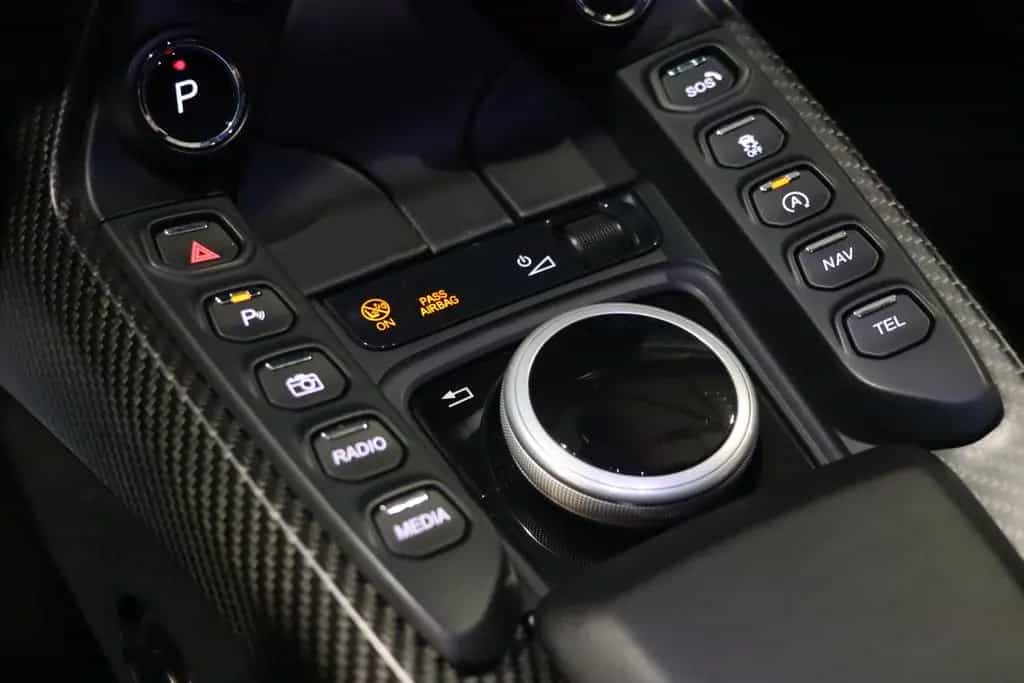 Aston Martin V8 Vantage V8 New Vantage - Perfect Condition - Full Carbon 08/2018-photo-15