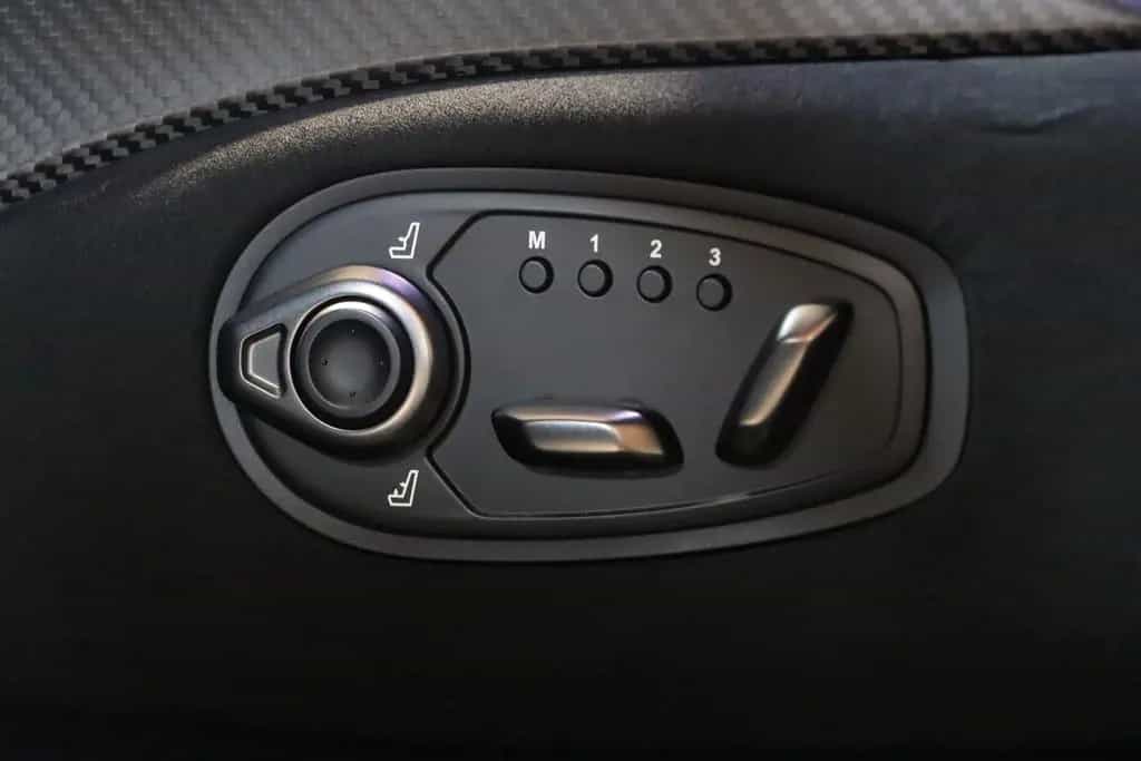 Aston Martin V8 Vantage V8 New Vantage - Perfect Condition - Full Carbon 08/2018-photo-18