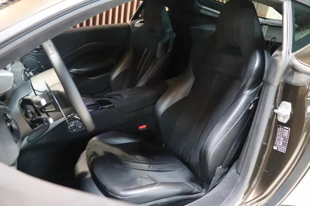 Aston Martin V8 Vantage V8 New Vantage - Perfect Condition - Full Carbon 08/2018-photo-5
