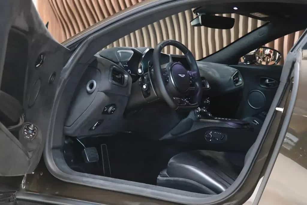 Aston Martin V8 Vantage V8 New Vantage - Perfect Condition - Full Carbon 08/2018-photo-6