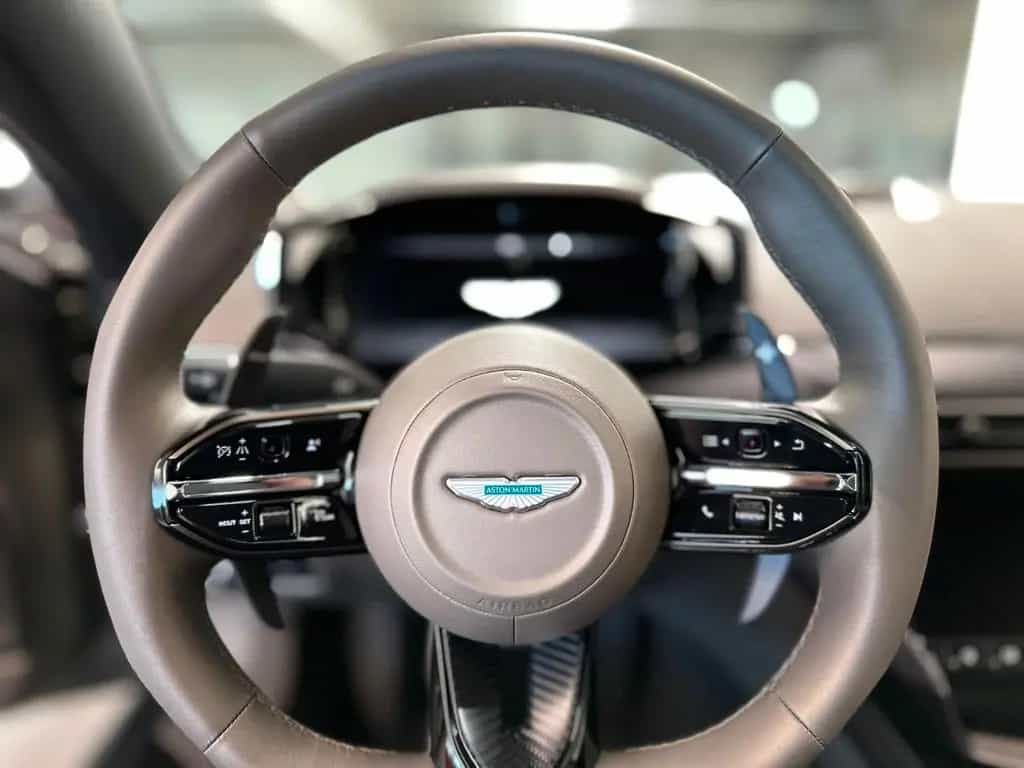 Aston Martin Vanquish Coupé | Titanium Grey | Carbon | PANO 11/2025-photo-12