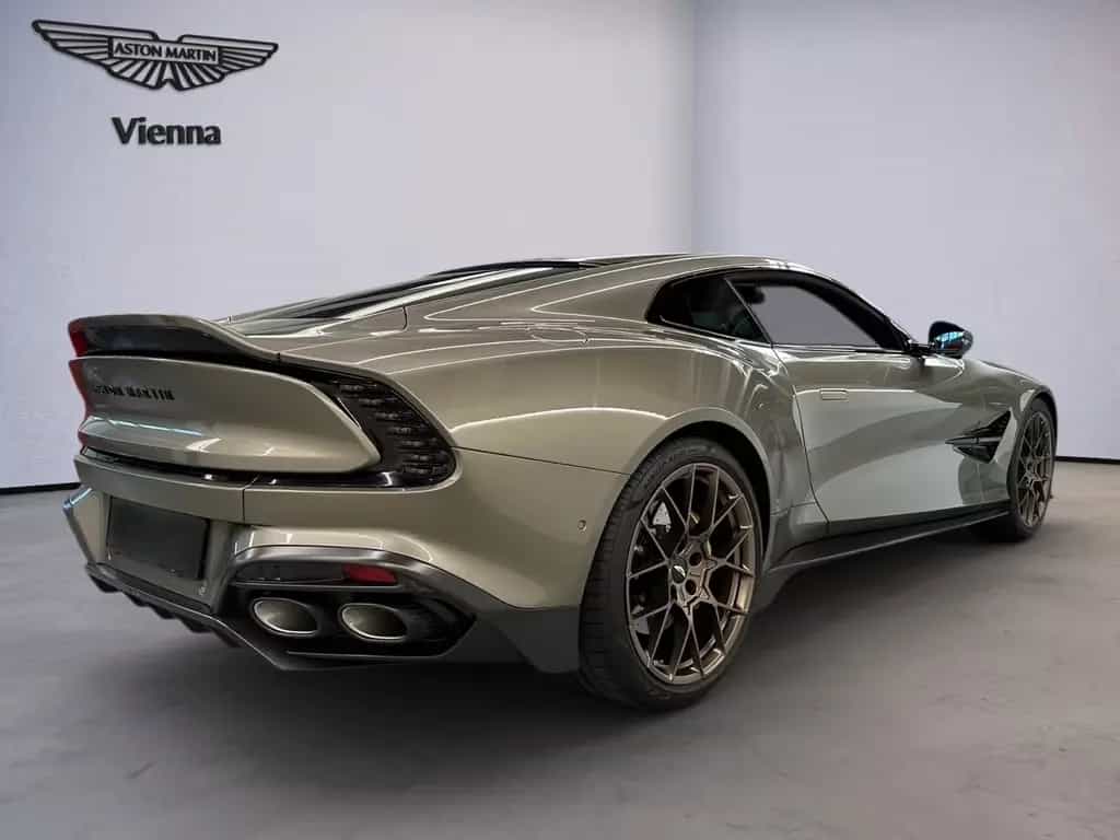 Aston Martin Vanquish Coupé | Titanium Grey | Carbon | PANO 11/2025-photo-2