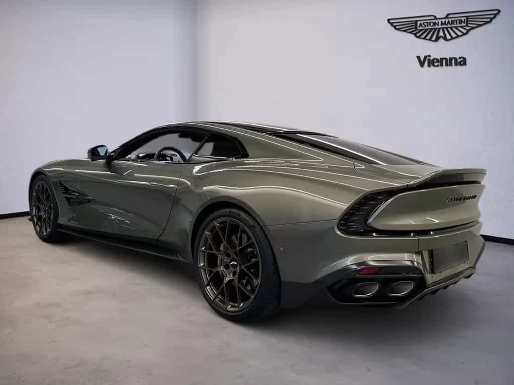 Aston Martin Vanquish Coupé | Titanium Grey | Carbon | PANO 11/2025-photo-3