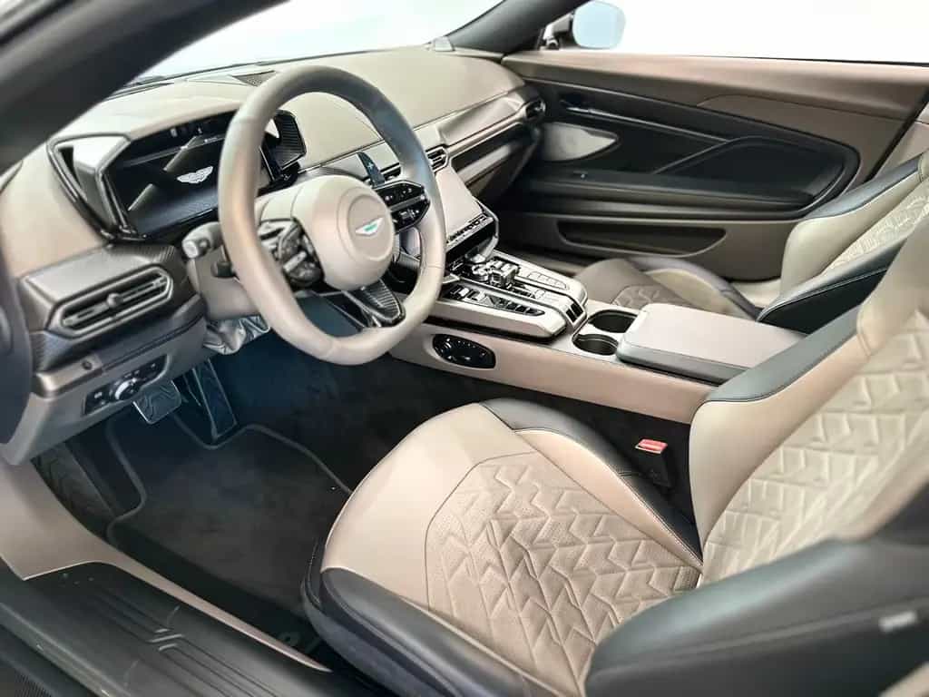 Aston Martin Vanquish Coupé | Titanium Grey | Carbon | PANO 11/2025-photo-9