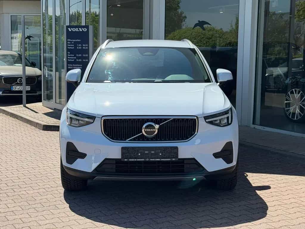 Volvo XC40 B3 Core DCT 07/2025-photo-1