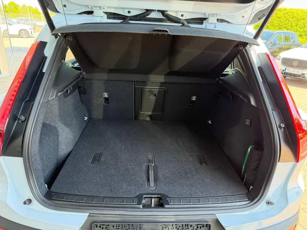 Volvo XC40 B3 Core DCT 07/2025-photo-13