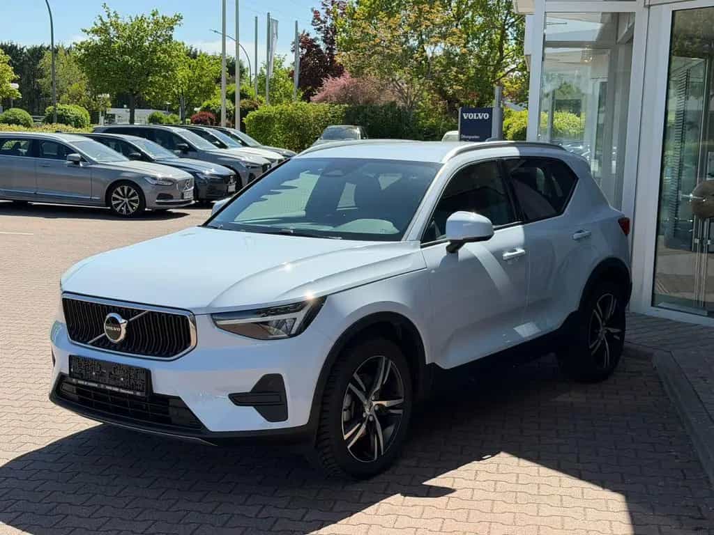 Volvo XC40 B3 Core DCT 07/2025-photo-2
