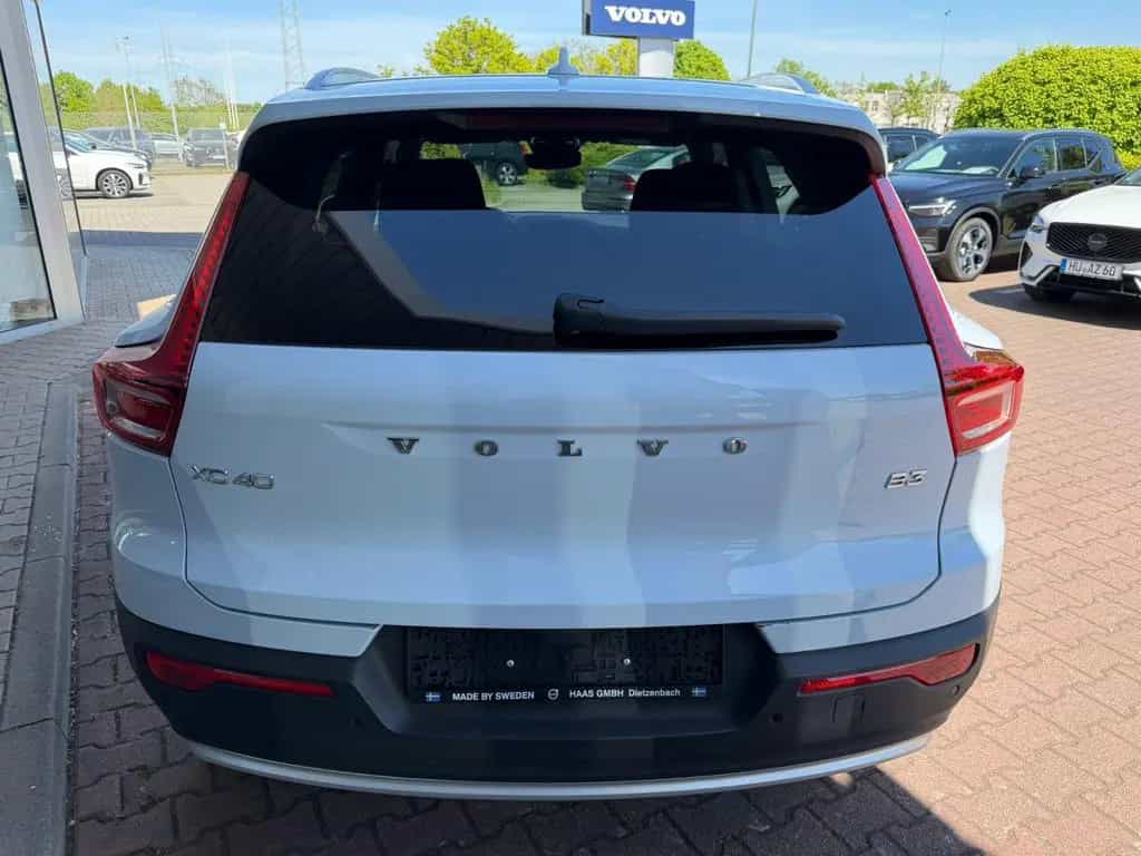 Volvo XC40 B3 Core DCT 07/2025-photo-4