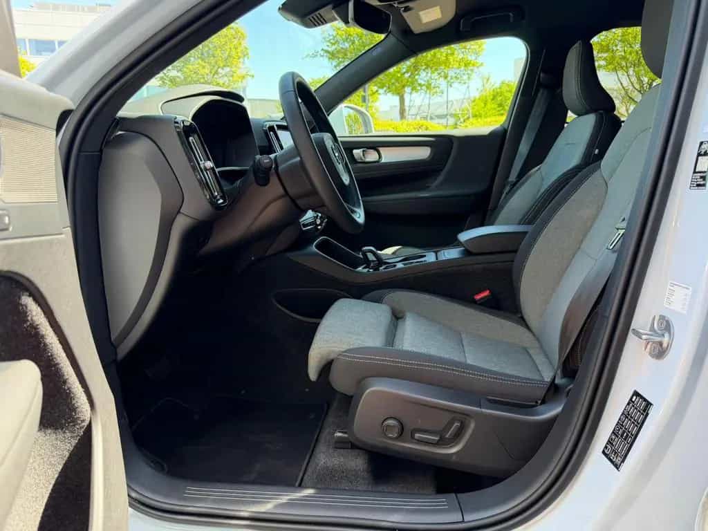 Volvo XC40 B3 Core DCT 07/2025-photo-8