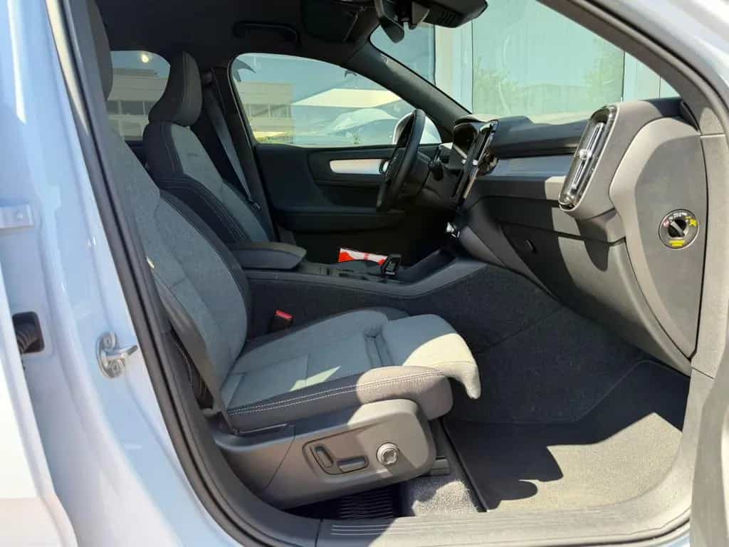 Volvo XC40 B3 Core DCT 07/2025-photo-9
