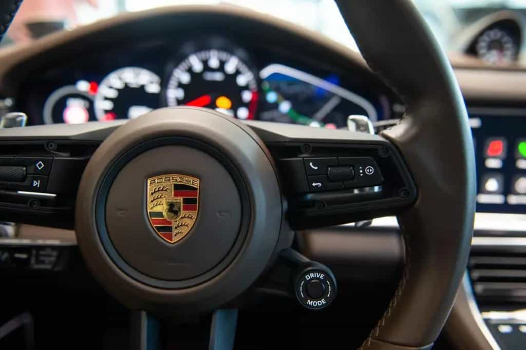 Porsche Panamera 4 Platinum Edition 04/2023-photo-13