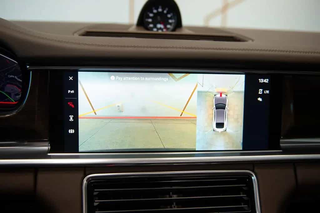 Porsche Panamera 4 Platinum Edition 04/2023-photo-15