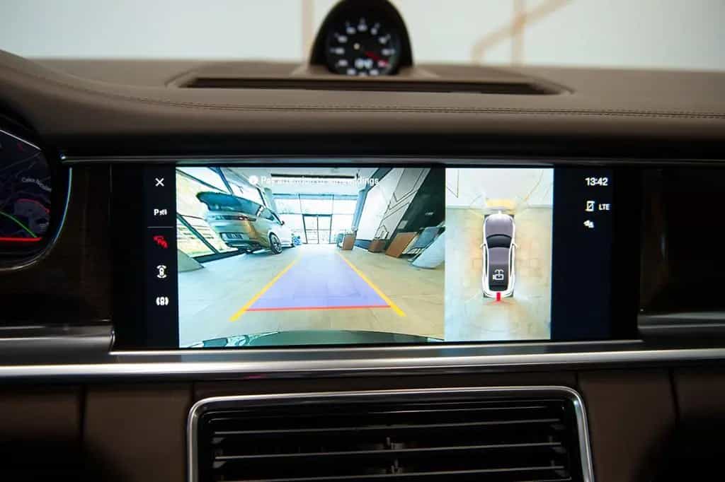 Porsche Panamera 4 Platinum Edition 04/2023-photo-16
