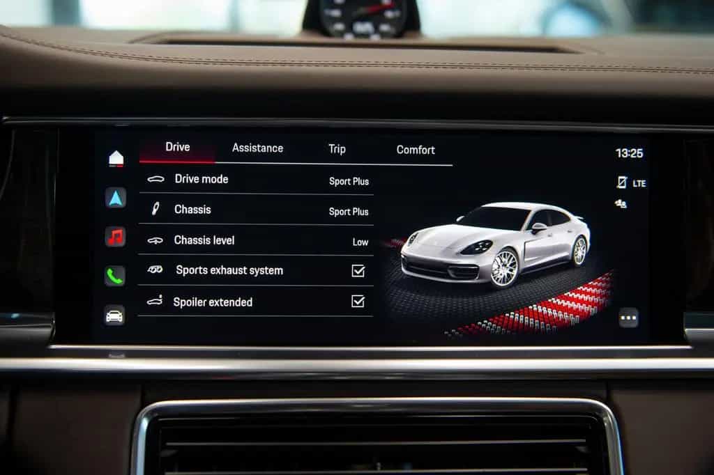 Porsche Panamera 4 Platinum Edition 04/2023-photo-17