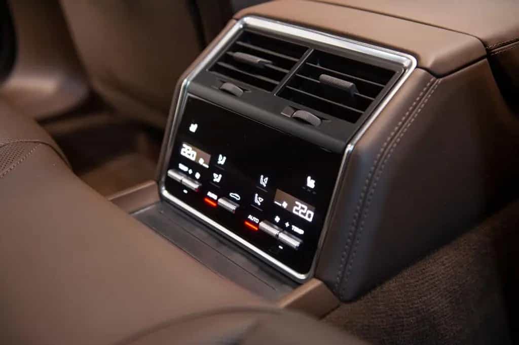 Porsche Panamera 4 Platinum Edition 04/2023-photo-20