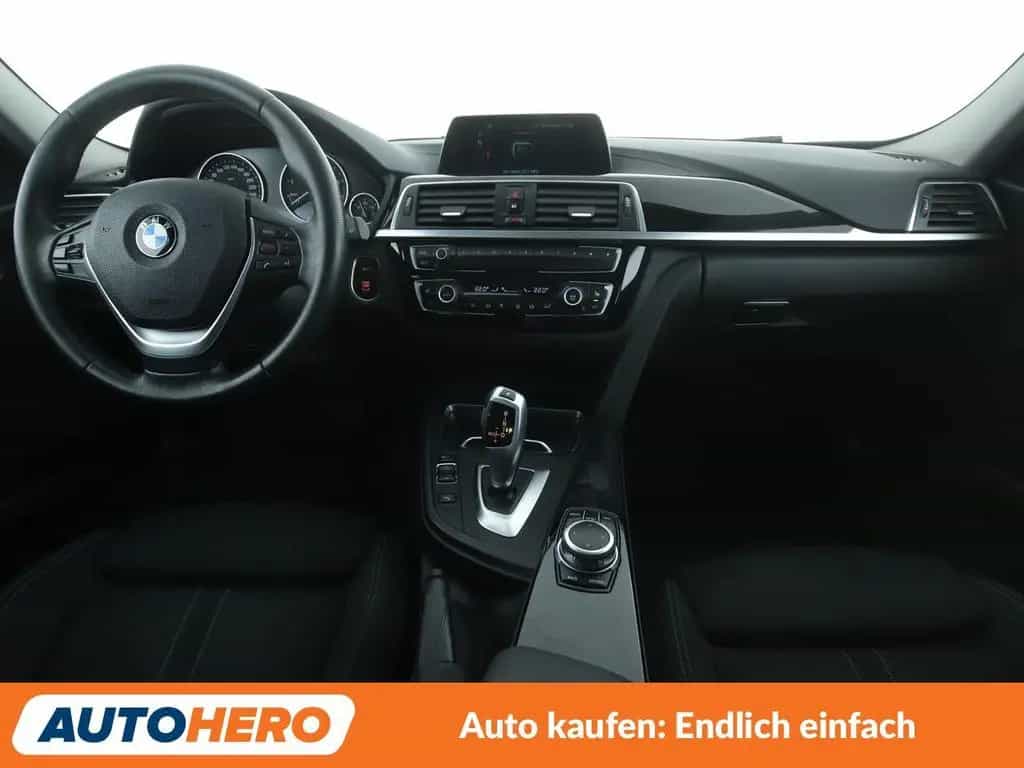BMW 3 Series 320i Sport Line Aut.*NAVI*TEMPO*PDC*SHZ*ALU* 09/2018-photo-10