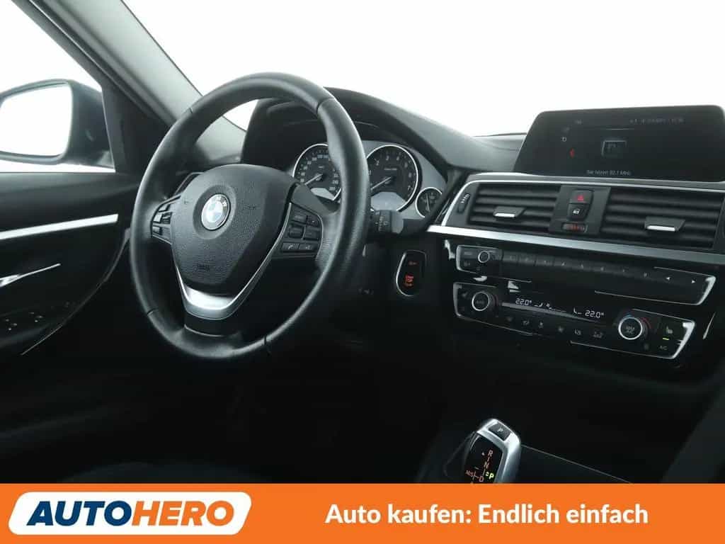 BMW 3 Series 320i Sport Line Aut.*NAVI*TEMPO*PDC*SHZ*ALU* 09/2018-photo-11