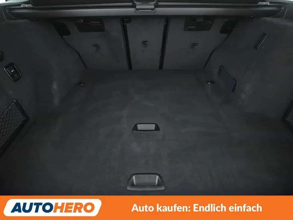 BMW 3 Series 320i Sport Line Aut.*NAVI*TEMPO*PDC*SHZ*ALU* 09/2018-photo-16