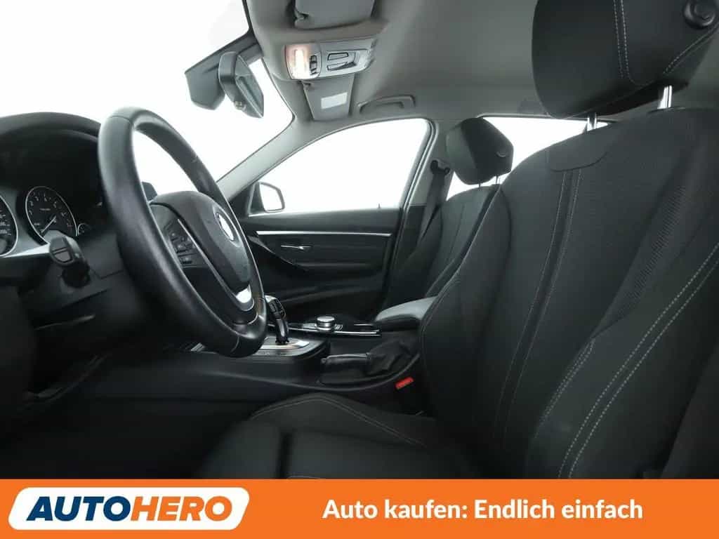 BMW 3 Series 320i Sport Line Aut.*NAVI*TEMPO*PDC*SHZ*ALU* 09/2018-photo-8