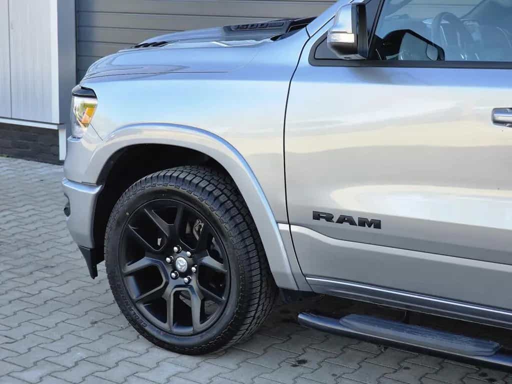 Dodge RAM 1500 5.7 4x4 Laramie Memory H&R LED AHK 22´´ 12/2020-photo-17