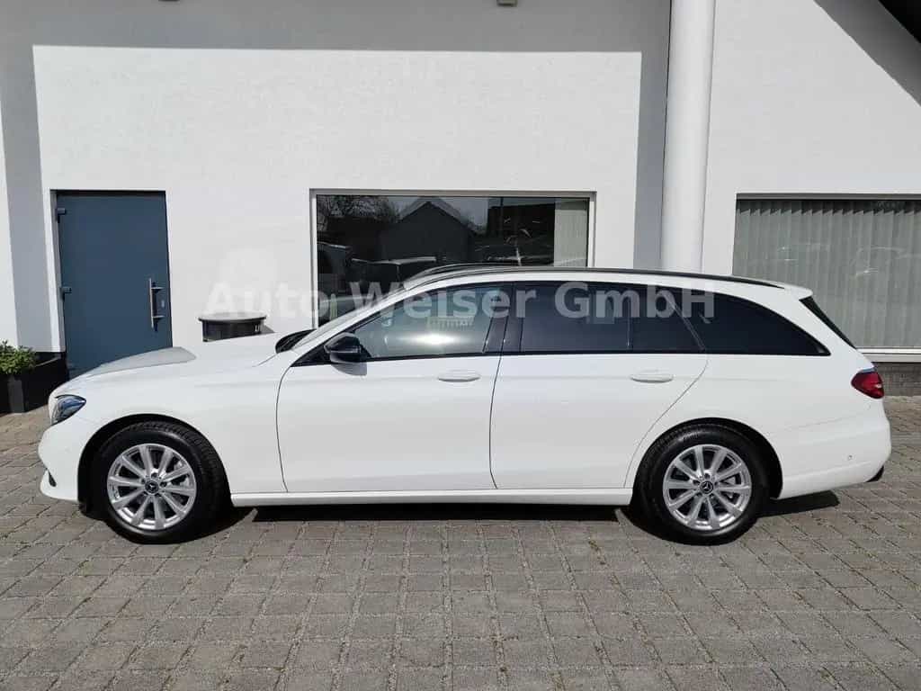 Mercedes-Benz E 200 *SH*LED*NAVI*AHK*KAMERA*TEMPOM*SOUNDSYS 01/2018-photo-1