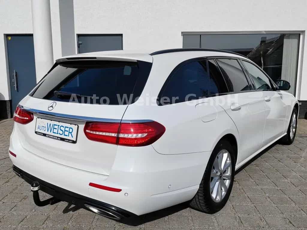 Mercedes-Benz E 200 *SH*LED*NAVI*AHK*KAMERA*TEMPOM*SOUNDSYS 01/2018-photo-4