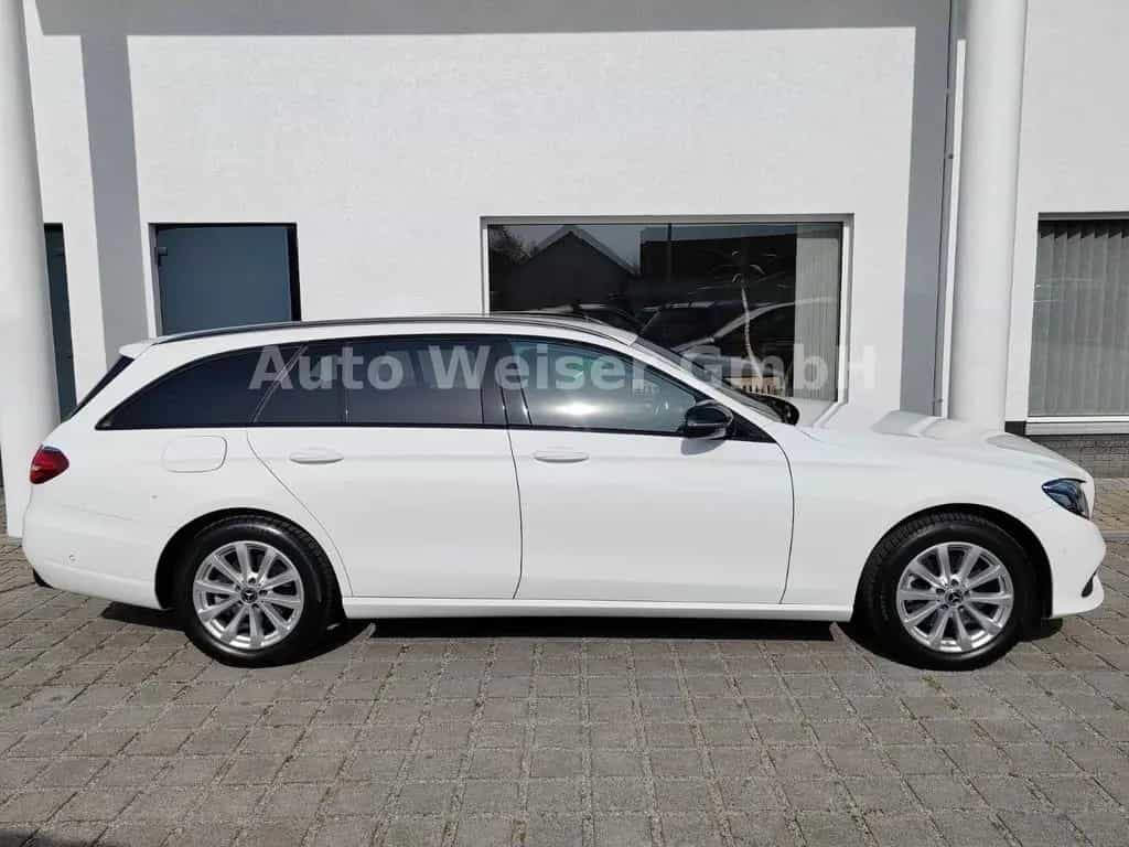 Mercedes-Benz E 200 *SH*LED*NAVI*AHK*KAMERA*TEMPOM*SOUNDSYS 01/2018-photo-5