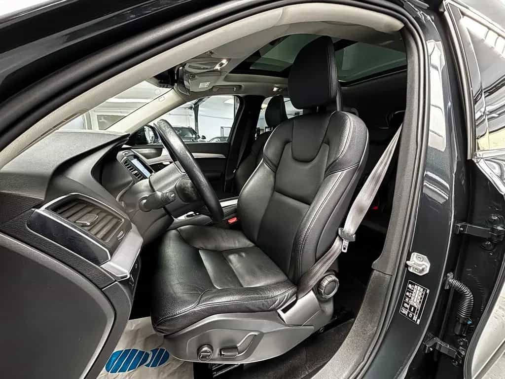 Volvo XC90 Momentum Pro AWD CAM 7-STZ PANO ACC HARMAN/ 11/2020-photo-10
